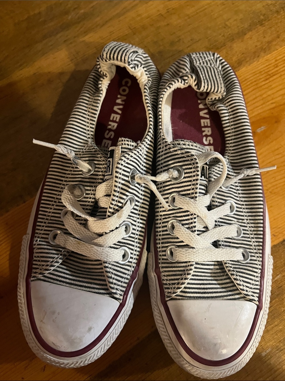 Converse Navy & White Striped Low-Top Sneakers with Maroon Insole sz 6